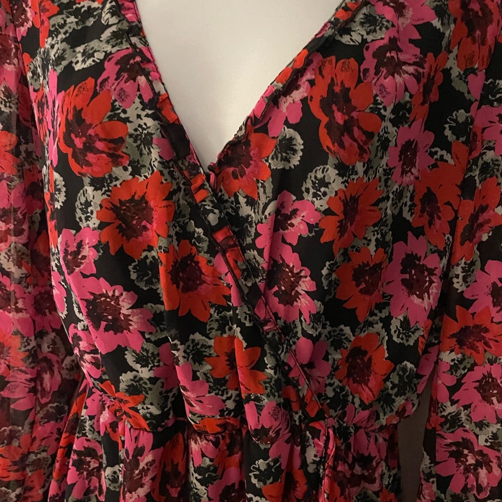H&M size medium dress pink black red floral - Picture 4 of 11